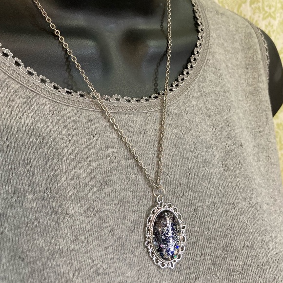 Galaxy hand-painted pendant - Picture 4 of 9